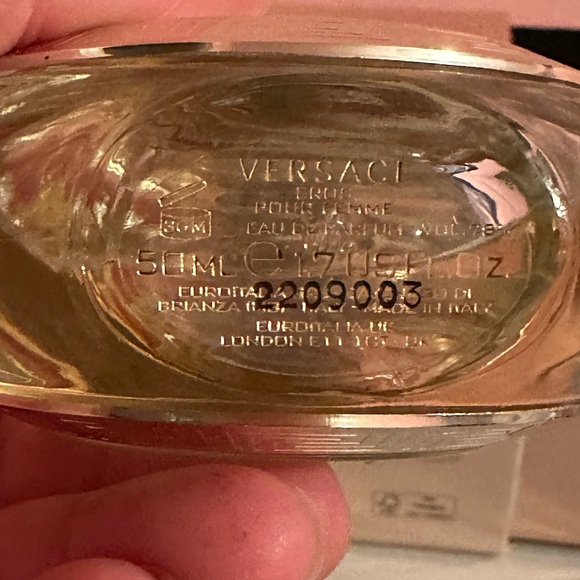 Versace Eros pour Femme. Eau de Parfum 1.7 oz. - Picture 3 of 8